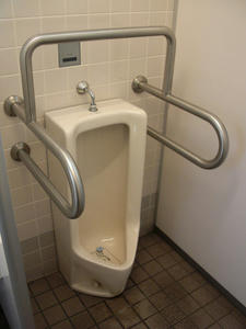 いなげや三鷹牟礼店　2階トイレ