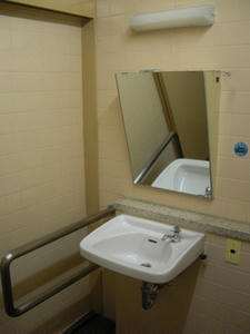 芝久保公民館多目的トイレ