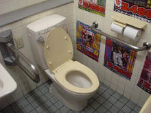 ドンキホーテ小平店 外多目的トイレ