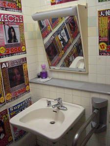 ドンキホーテ小平店 外多目的トイレ