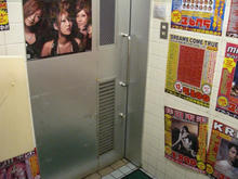 ドンキホーテ小平店 外多目的トイレ