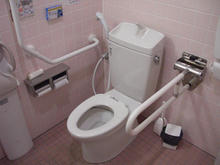 ウエルシア東久留米本町店 外多目的トイレ