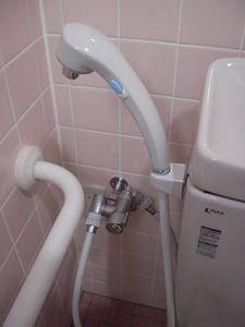 ウエルシア東久留米本町店 外多目的トイレ