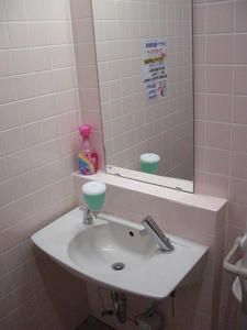 ウエルシア東久留米本町店 外多目的トイレ