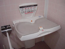 ウエルシア東久留米本町店 外多目的トイレ