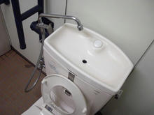 カマキリ公園トイレ