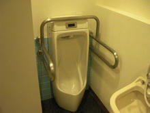 サンドラッグ東久留米幸町店 外トイレ