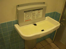 サンドラッグ東久留米幸町店 外トイレ