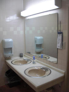 ヤサカ立川幸町店 2階トイレ