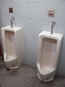 ドンキホーテ五日市街道小金井公園店 外トイレ