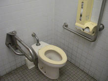 ドンキホーテ五日市街道小金井公園店 外多目的トイレ