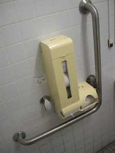 ドンキホーテ五日市街道小金井公園店 外多目的トイレ