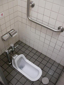 いなげや小平学園西町店　外トイレ