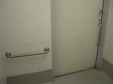 いなげや小平学園西町店　外多目的トイレ