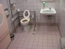 イトーヨーカドー東久留米店　3階北多目的トイレ