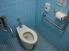 コープ小金井ぬくい坂下店　多目的トイレ