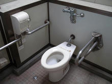 野山北公園　グランド広場多目的トイレ