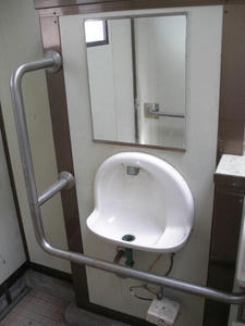 野山北公園　グランド広場多目的トイレ
