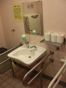 サミットストア千歳台店　多目的トイレ