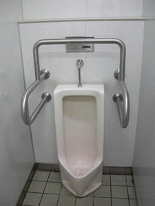 サミットストア祖師谷店 地下1階トイレ