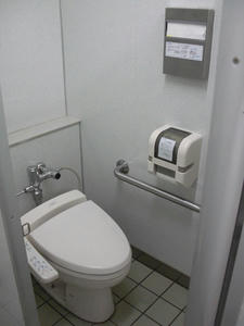 サミットストア祖師谷店 地下1階トイレ