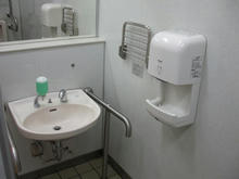 サミットストア祖師谷店 地下1階トイレ