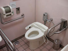 サミットストア祖師谷店 地下1階多目的トイレ