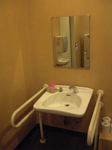 ダイエー武蔵村山店 1階西多目的トイレ