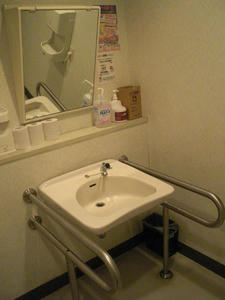 PCデポ調布本店　1階多目的トイレ