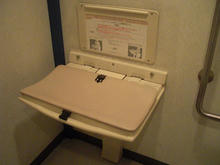 PCデポ調布本店　1階多目的トイレ