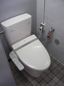 ライフ千歳烏山店　2階トイレ