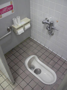 ライフ千歳烏山店　2階トイレ