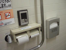 ライフ千歳烏山店　2階多目的トイレ