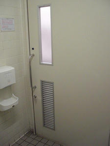 ライフ千歳烏山店　2階多目的トイレ