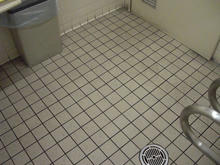 ライフ千歳烏山店　2階多目的トイレ