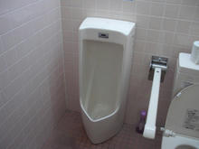 ウエルシア府中天神店 外トイレ