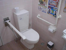 ウエルシア府中天神店 外多目的トイレ