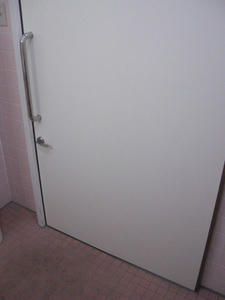 ウエルシア府中天神店 外多目的トイレ