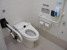 いなげや府中浅間町店　2階多目的トイレ