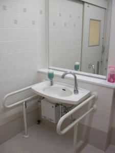 いなげや府中浅間町店　2階多目的トイレ