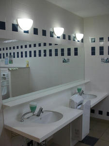 ケーズデンキ立川本店 1階多目的トイレ