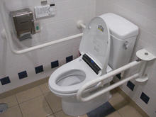 ケーズデンキ立川本店 1階多目的トイレ