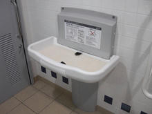 ケーズデンキ立川本店 1階多目的トイレ