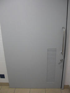 ケーズデンキ立川本店 1階多目的トイレ