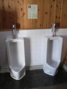 阿豆佐味天神社トイレ