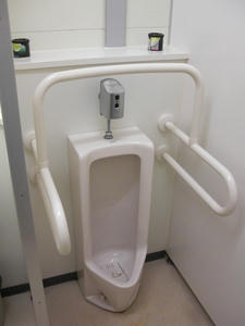 東急ストアプレッセ二子玉川仮設店 バックヤードトイレ