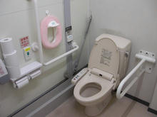 東急ストアプレッセ二子玉川仮設店 バックヤード多目的トイレ