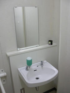 東急ストアプレッセ二子玉川仮設店 バックヤード多目的トイレ