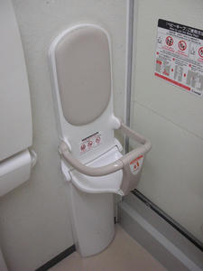 東急ストアプレッセ二子玉川仮設店 バックヤード多目的トイレ