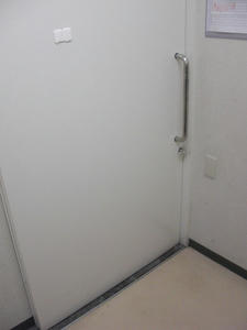 東急ストアプレッセ二子玉川仮設店　バックヤード多目的トイレ